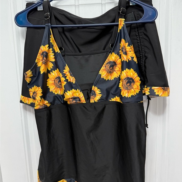 Sunflower Print Black Two Piece Swimsuit Womens size 3XL - Picture 1 of 16